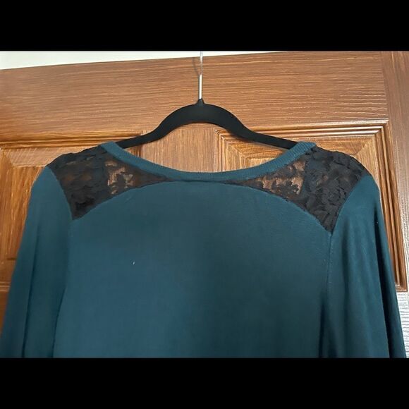 GREEN LACED NECK SWEATER - Picture 7 of 7